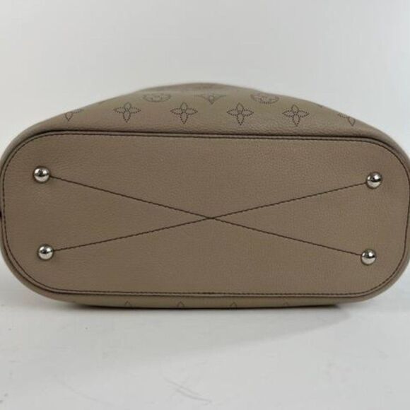 Louis Vuitton Galet Monogram Mahina Leather Girolata 2Way in Grey - Picture 7 of 13